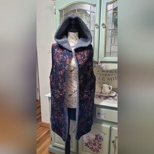 Hooded Sleeveless Fleece-lined Vest